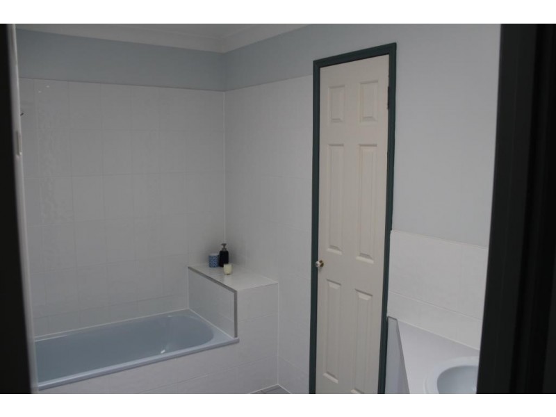 5 GRANT AVENUE, Kingaroy QLD 4610