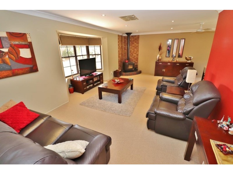 11 TARONG DRIVE, Kingaroy QLD 4610