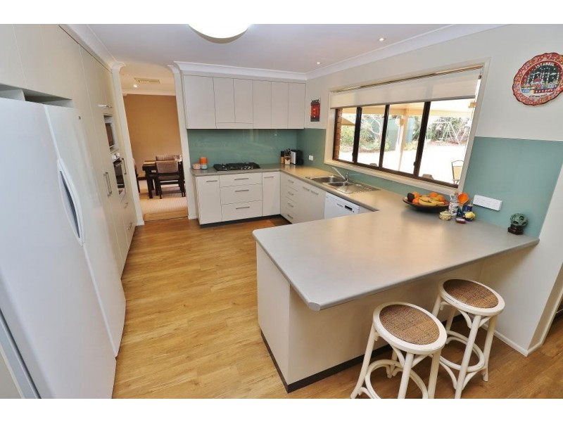 11 TARONG DRIVE, Kingaroy QLD 4610