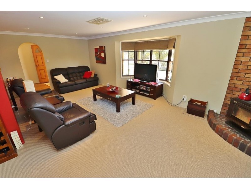 11 TARONG DRIVE, Kingaroy QLD 4610