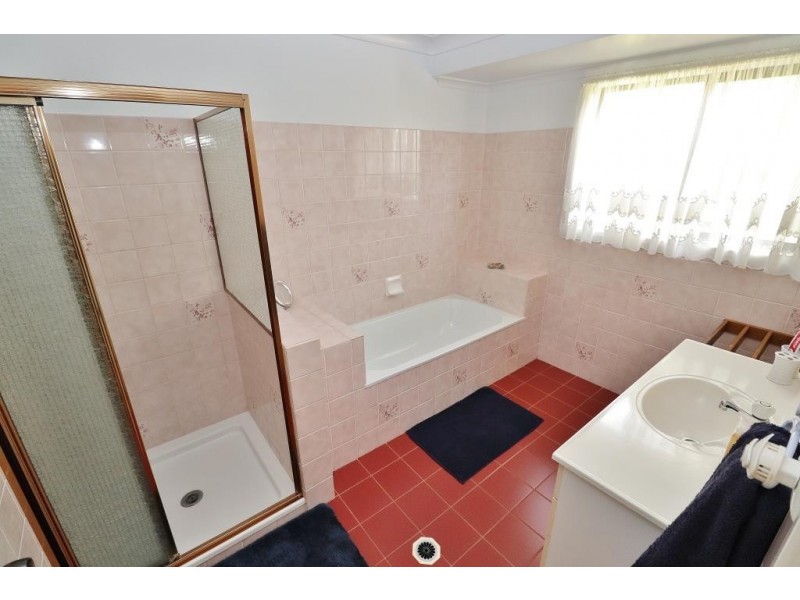 11 TARONG DRIVE, Kingaroy QLD 4610