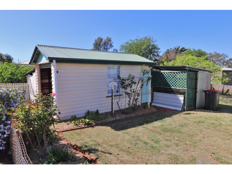 16 FISHER STREET, Kingaroy QLD 4610 Raine & Horne Kingaroy Sold