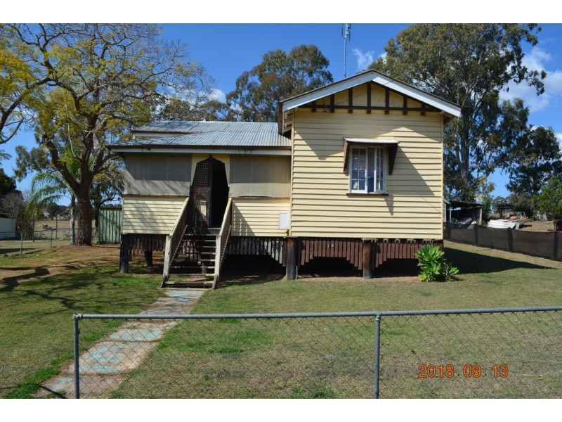 10 Beresford St, Proston QLD 4613