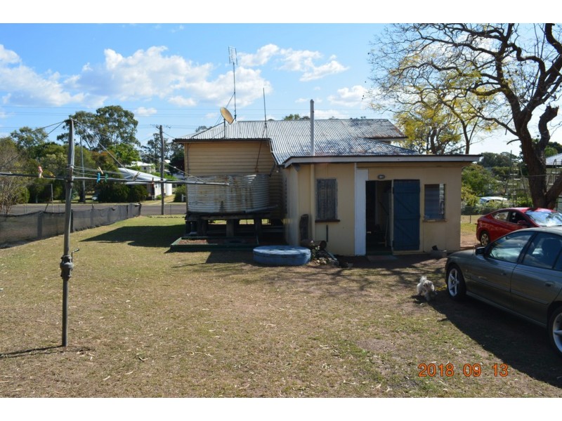 10 Beresford St, Proston QLD 4613