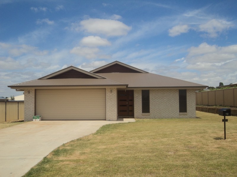 19 Tessmans Road, Kingaroy QLD 4610