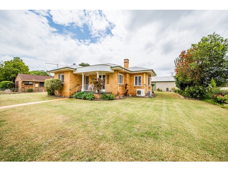 16 CORAL STREET, Kingaroy QLD 4610