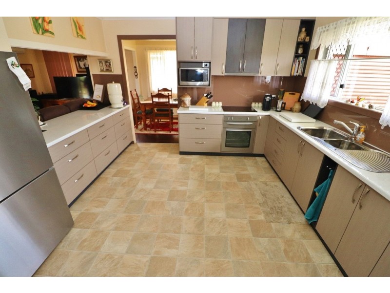 11 EARL STREET, Kingaroy QLD 4610