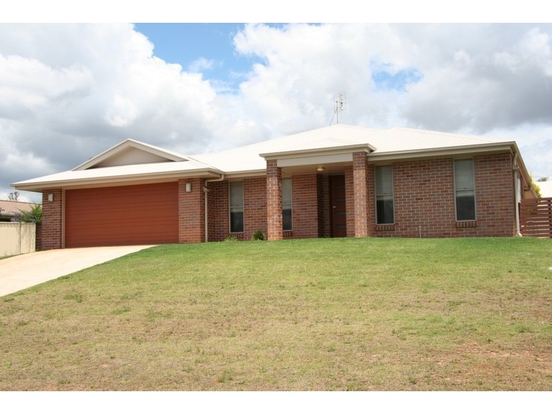 9 Poinciana Aveune, Kingaroy QLD 4610