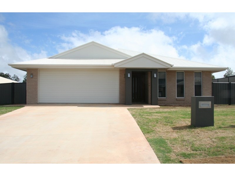 10 Allan Place, Kingaroy QLD 4610