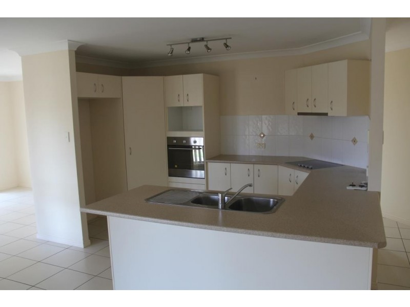 39 OASIS DRIVE, Kingaroy QLD 4610