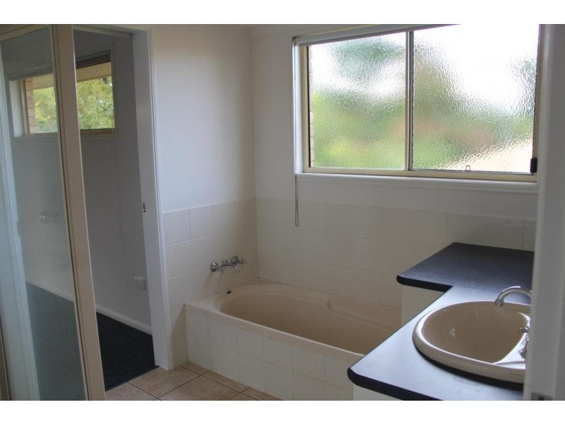 19 FAIRVIEW DRIVE, Kingaroy QLD 4610