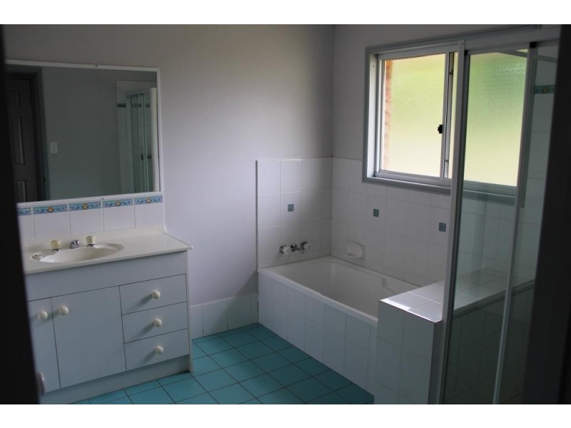 8 Redmans Road, Kingaroy QLD 4610