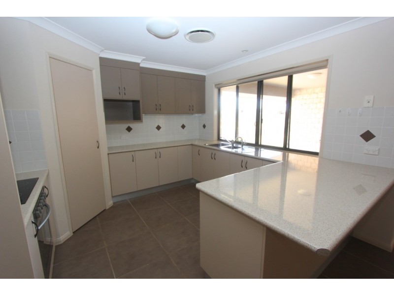 32 Bernard Cres, Kingaroy QLD 4610