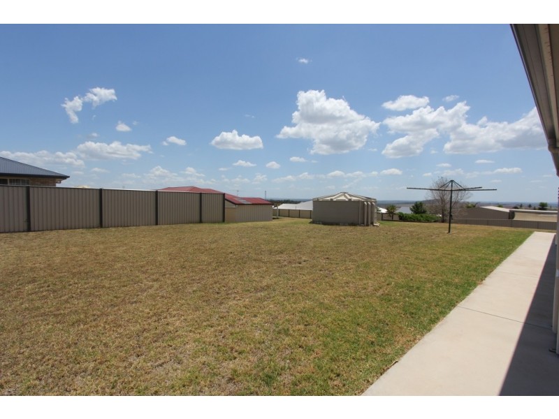 32 Bernard Cres, Kingaroy QLD 4610