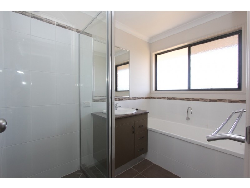 32 Bernard Cres, Kingaroy QLD 4610