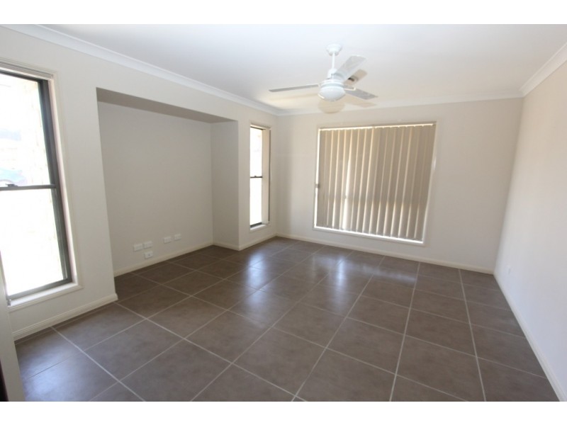 32 Bernard Cres, Kingaroy QLD 4610