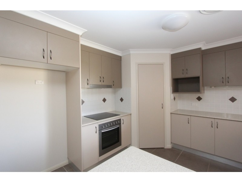 32 Bernard Cres, Kingaroy QLD 4610