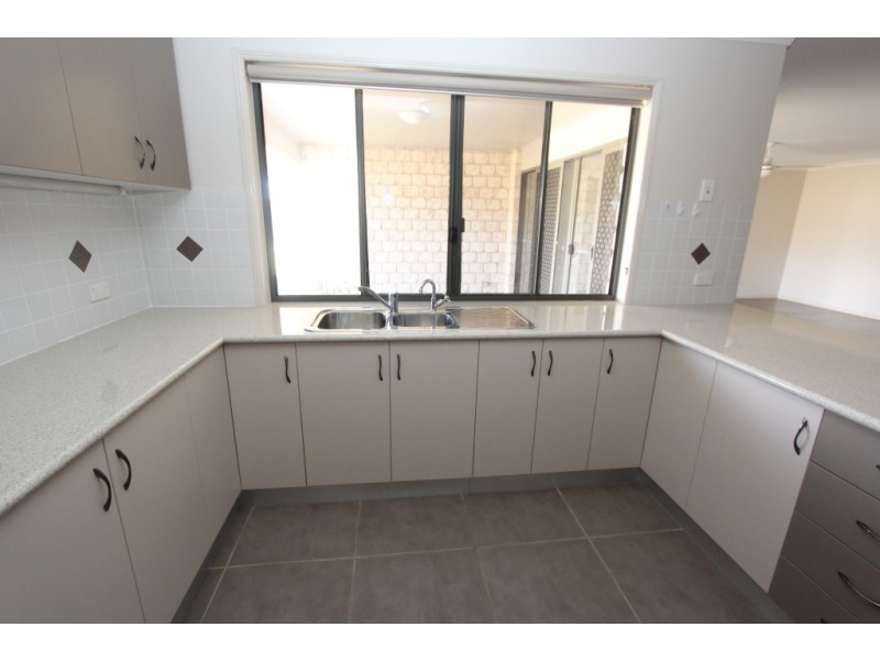 32 Bernard Cres, Kingaroy QLD 4610