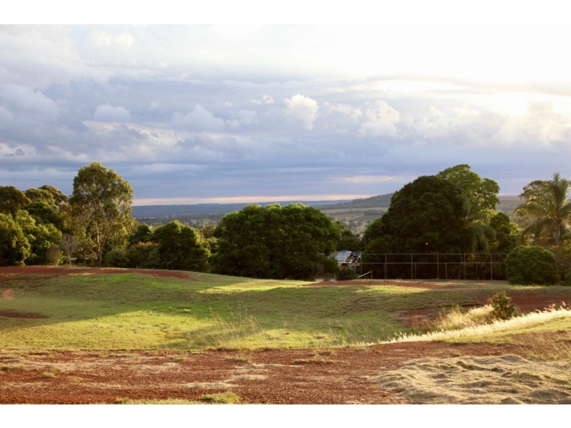 15 Bernard Cres, Kingaroy QLD 4610