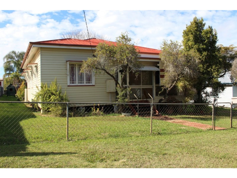 10 MOONYA STREET, Kingaroy QLD 4610