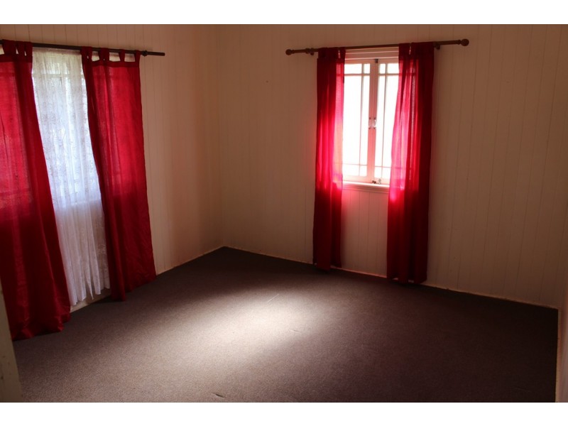 10 MOONYA STREET, Kingaroy QLD 4610