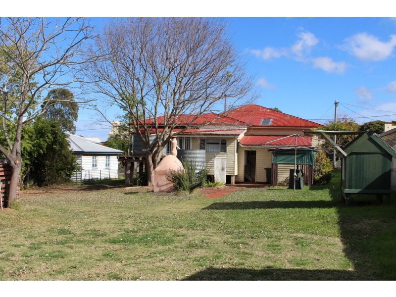 10 MOONYA STREET, Kingaroy QLD 4610