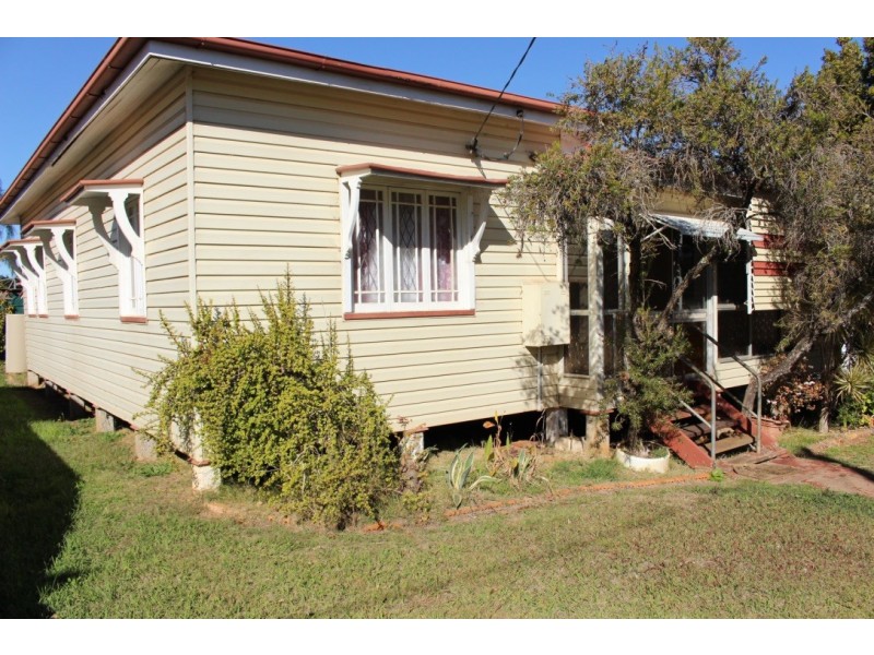 10 MOONYA STREET, Kingaroy QLD 4610