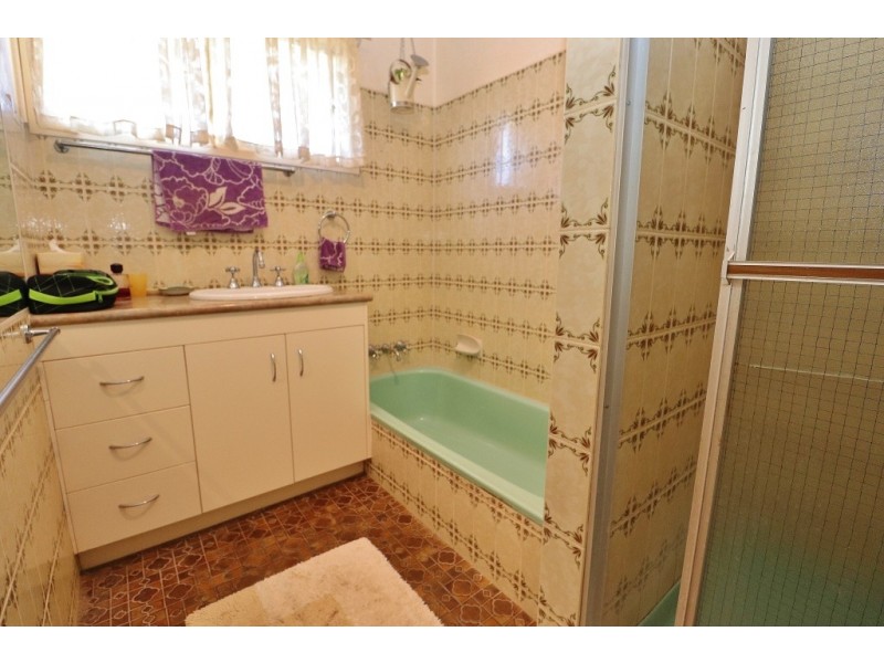 102 MOORE STREET, Kingaroy QLD 4610