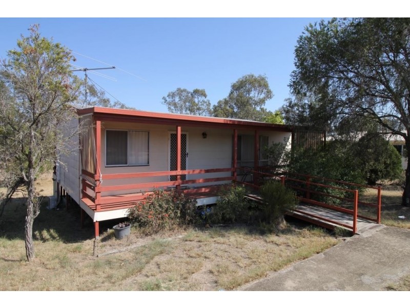 22 DEAKIN CRESCENT, Nanango QLD 4615