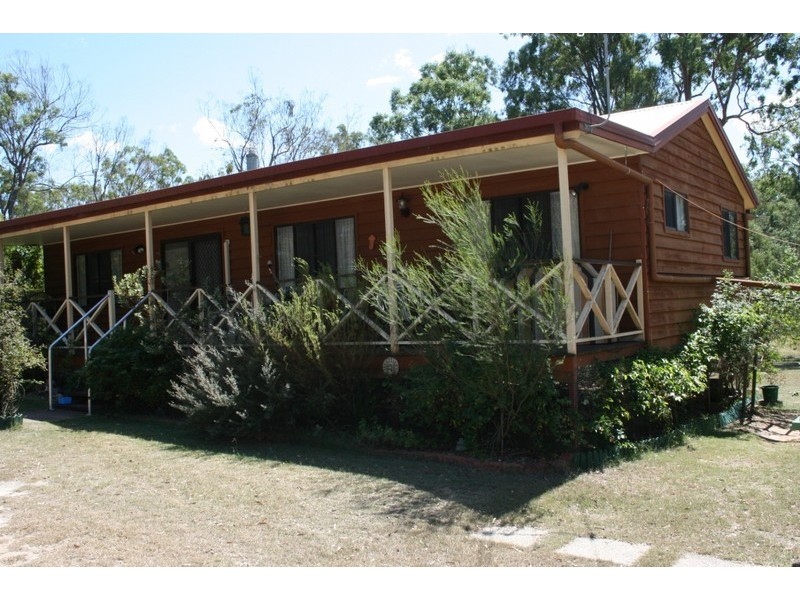 75 Izzard, Nanango QLD 4615