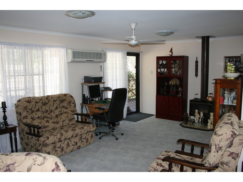 75 Izzard, Nanango QLD 4615
