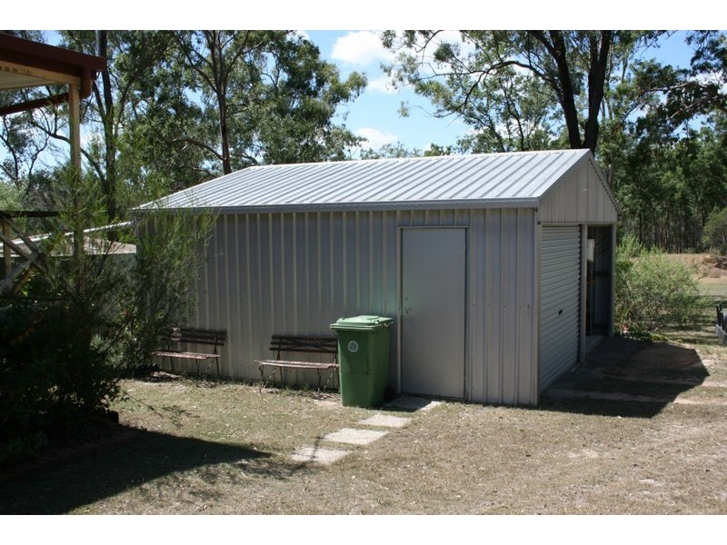 75 Izzard, Nanango QLD 4615