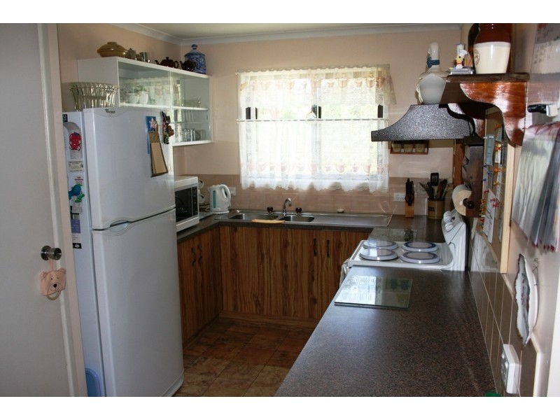 75 Izzard, Nanango QLD 4615