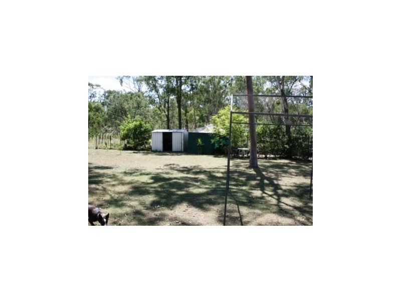 75 Izzard, Nanango QLD 4615
