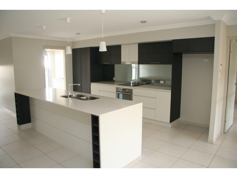 10 Allan Place, Kingaroy QLD 4610