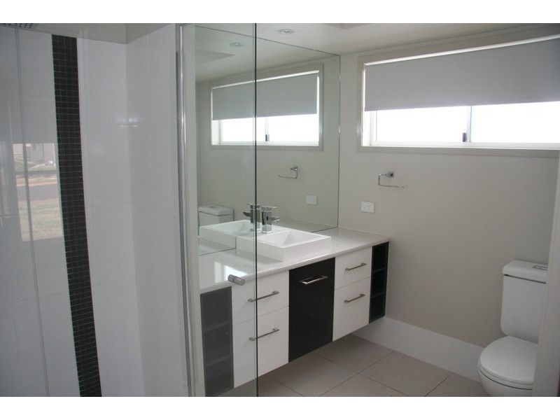 10 Allan Place, Kingaroy QLD 4610