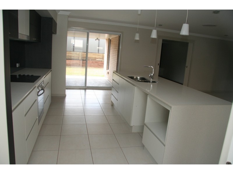 10 Allan Place, Kingaroy QLD 4610