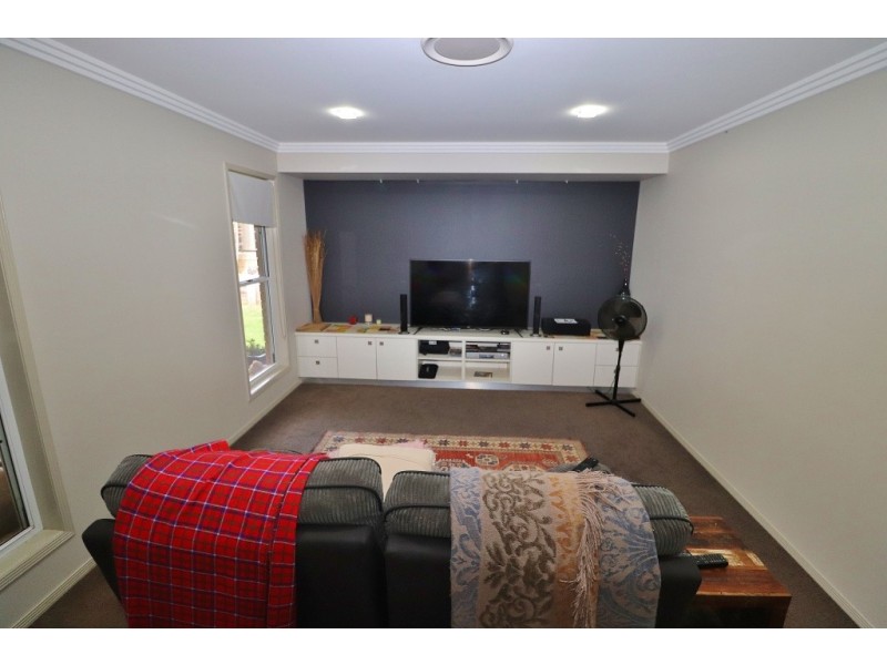 10 Allan Place, Kingaroy QLD 4610