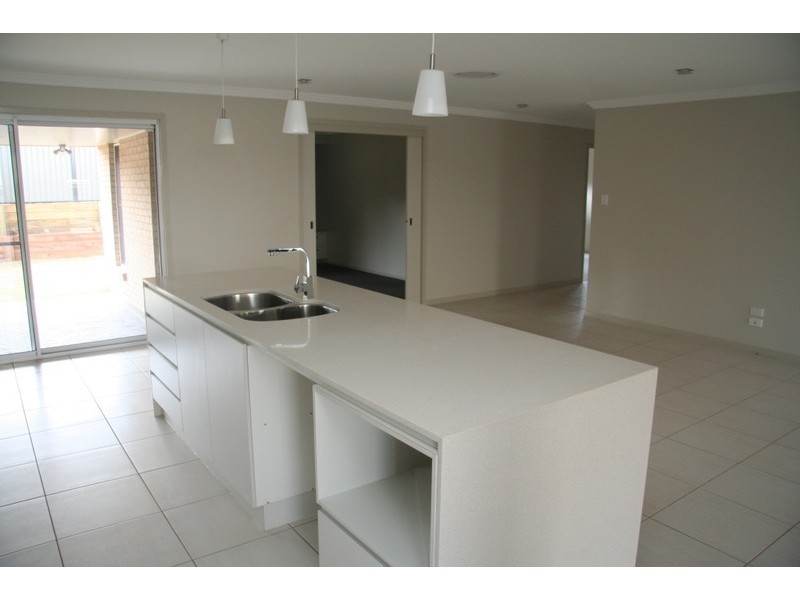 10 Allan Place, Kingaroy QLD 4610
