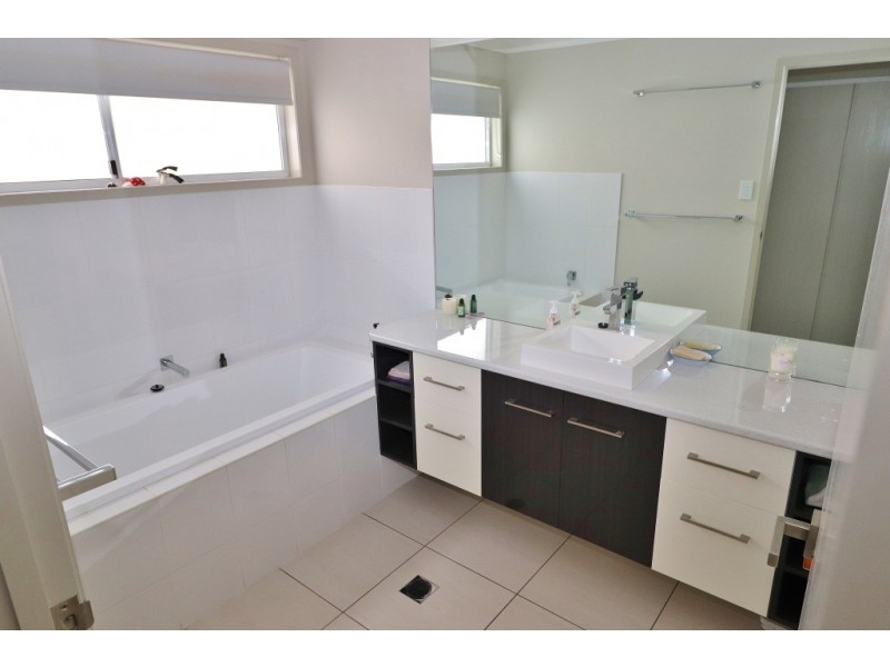10 Allan Place, Kingaroy QLD 4610
