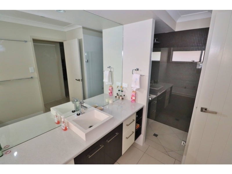 10 Allan Place, Kingaroy QLD 4610