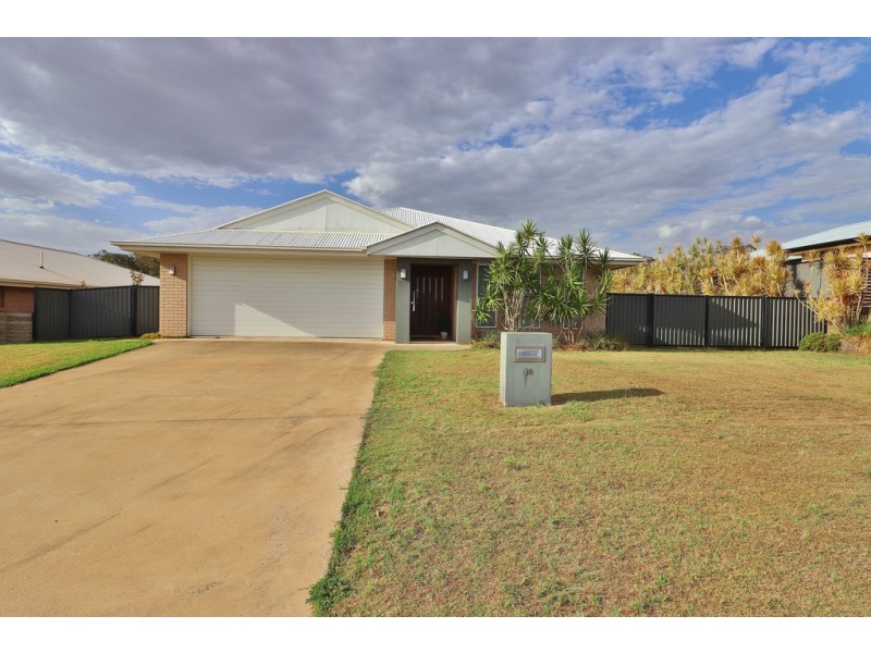 10 Allan Place, Kingaroy QLD 4610