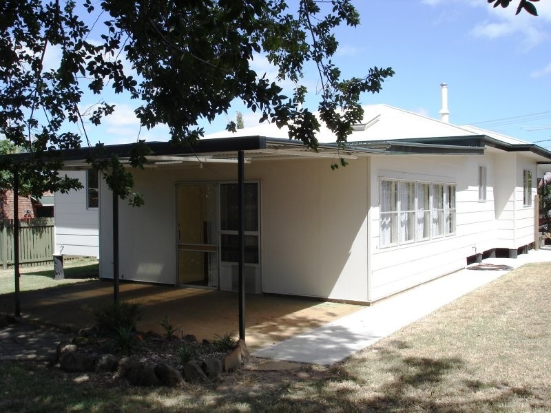 4 Gooyong Street, Kingaroy QLD 4610