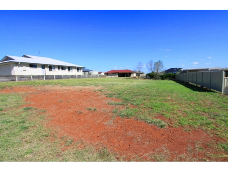 30 Bernard Cres, Kingaroy QLD 4610