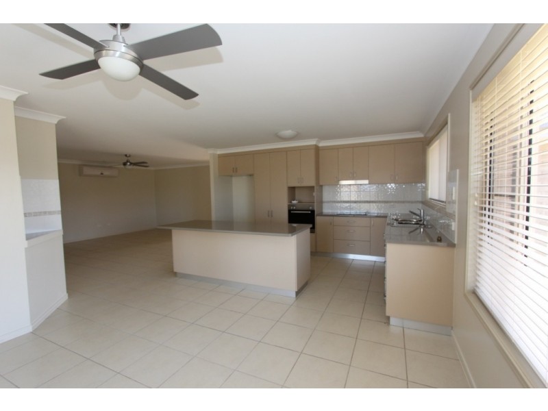 40 Rosella Pde, Kingaroy QLD 4610