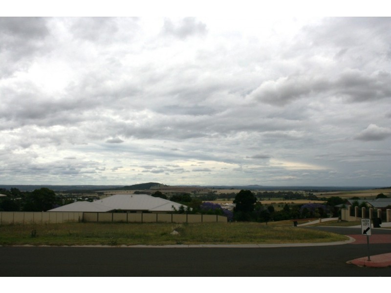 24 Hillvew Parade, Kingaroy QLD 4610