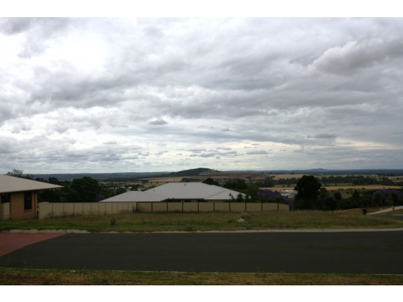 24 Hillvew Parade, Kingaroy QLD 4610
