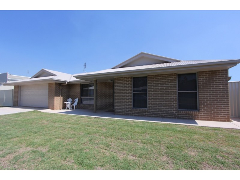 11 Nobby Way, Kingaroy QLD 4610