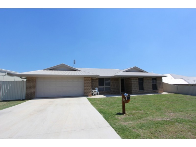 11 Nobby Way, Kingaroy QLD 4610