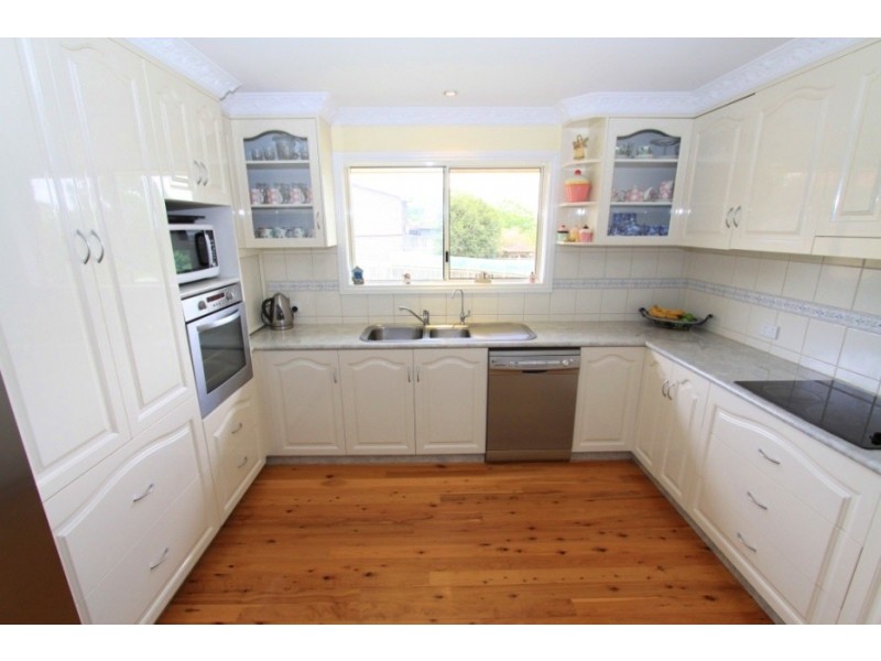 19 Adermann Drive, Kingaroy QLD 4610